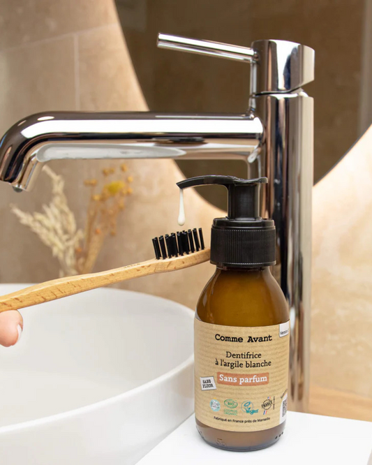 Dentifrice en pâte à l'argile blanche